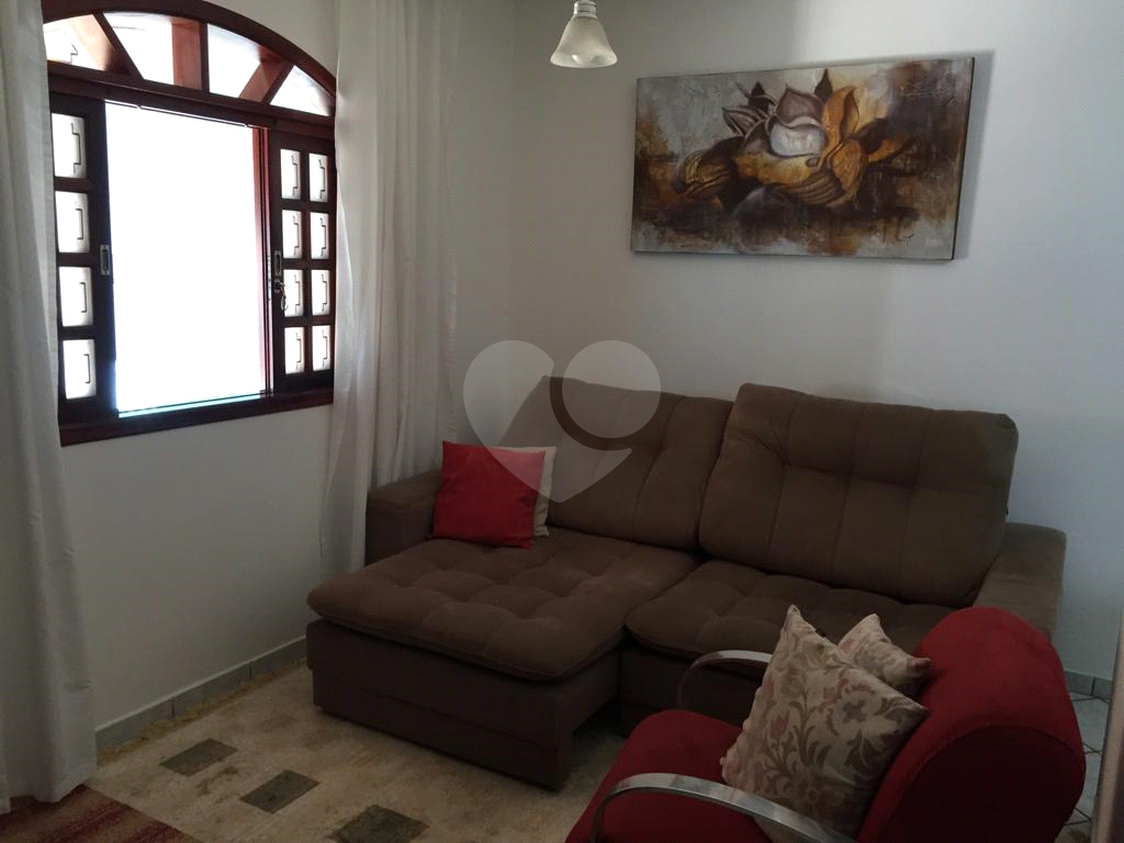 Casa à venda com 3 quartos, 131m² - Foto 1