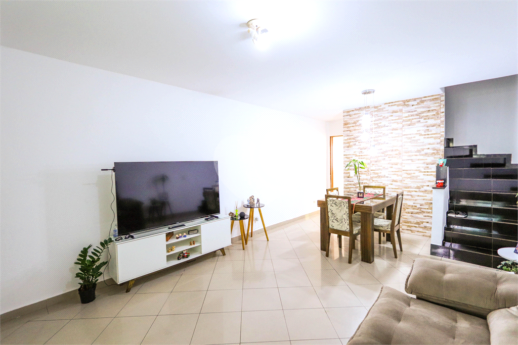 Casa à Venda 132m²| 2 Suítes com Vaga | Perto do Metrô Parada Inglesa