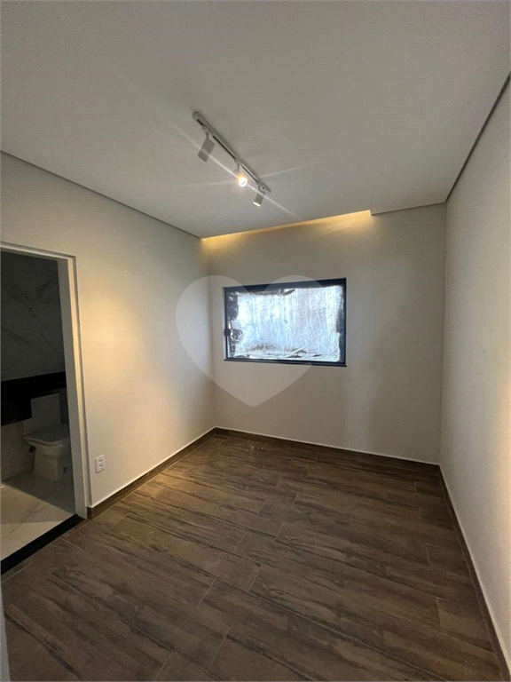 Linda casa assobradada á venda com 3 dormitóris na cidade adorável de Bragança Paulista -SP