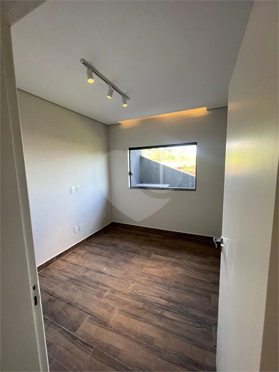Linda casa assobradada á venda com 3 dormitóris na cidade adorável de Bragança Paulista -SP