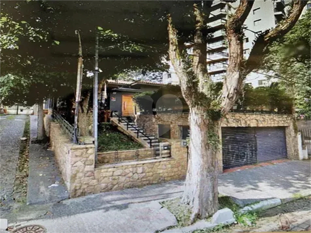 Vende se Uma Casa / Terreno Maravilhosa e Aconchegante!!!