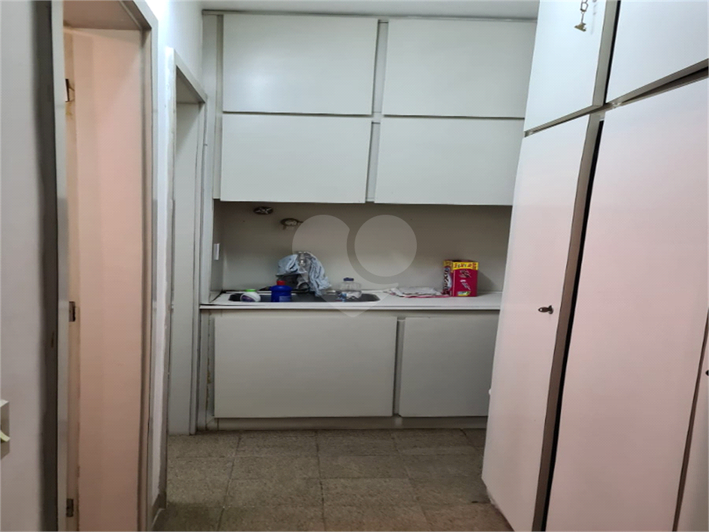 Vendo ou Alugo Sala comercial localizada em uma região privilegiada do Centro,com 100m2!!