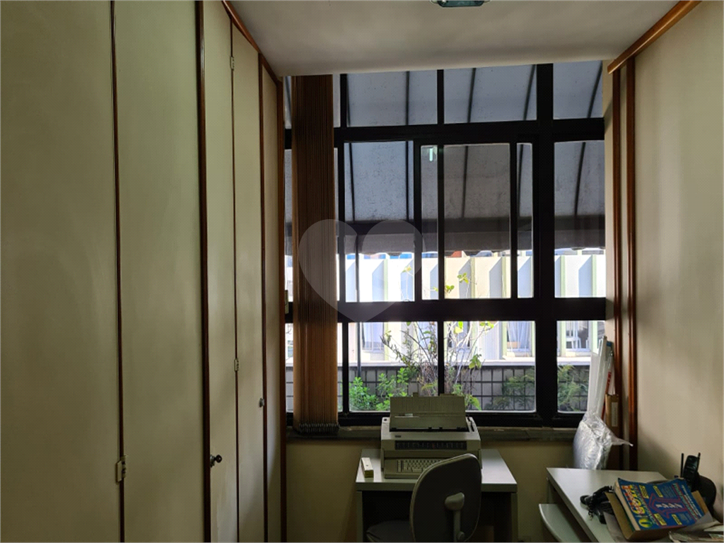 Vendo ou Alugo Sala comercial localizada em uma região privilegiada do Centro,com 100m2!!