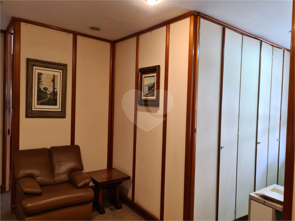 Vendo ou Alugo Sala comercial localizada em uma região privilegiada do Centro,com 100m2!!