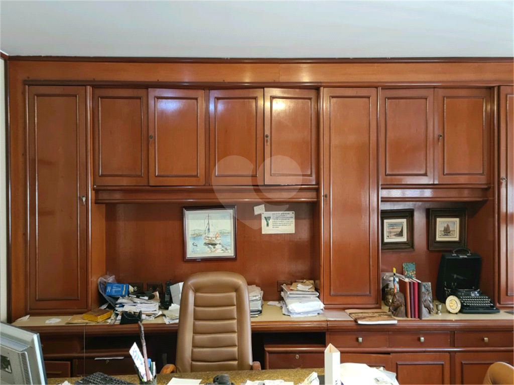 Vendo ou Alugo Sala comercial localizada em uma região privilegiada do Centro,com 100m2!!