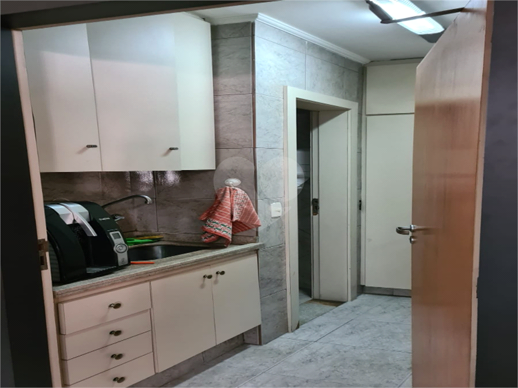 Vendo Sala comercial localizada em uma região privilegiada do Centro de 100 m2