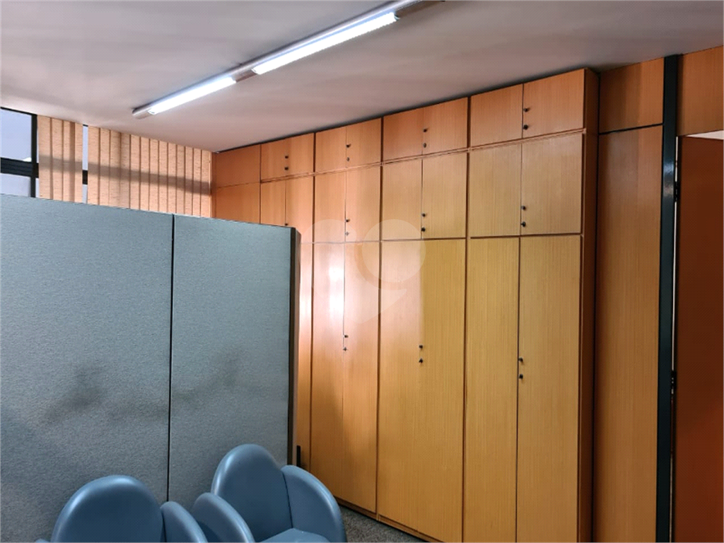 Vendo Sala comercial localizada em uma região privilegiada do Centro de 100 m2