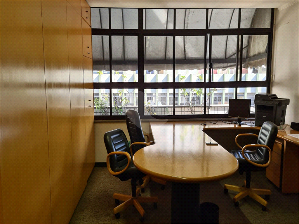 Vendo Sala comercial localizada em uma região privilegiada do Centro de 100 m2