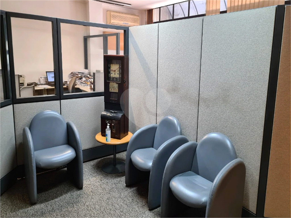 Vendo Sala comercial localizada em uma região privilegiada do Centro de 100 m2