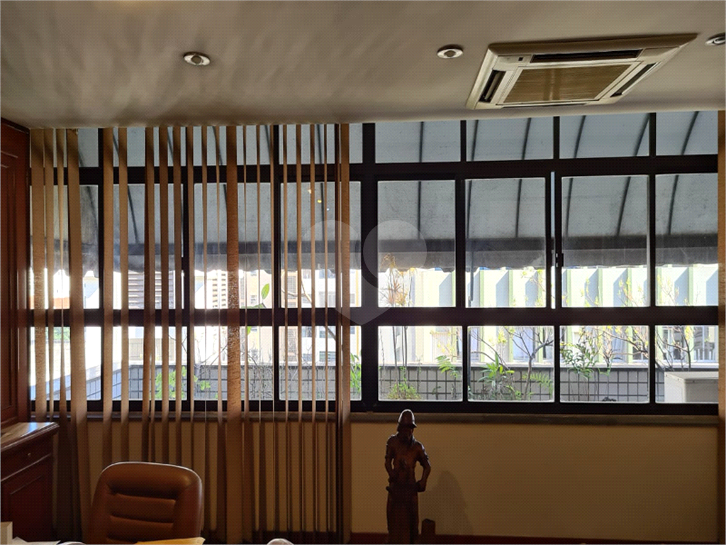 Vendo Sala comercial localizada em uma região privilegiada do Centro de 100 m2