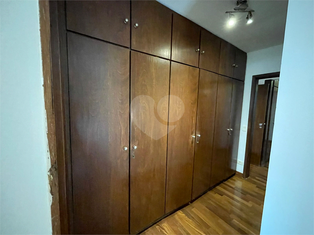 Charmoso Apartamento com 3 Dormitórios e 2 Varandas e 2 Vagas – Conforto e Tranquilidade na Melhor Região do Itaim Bibi 