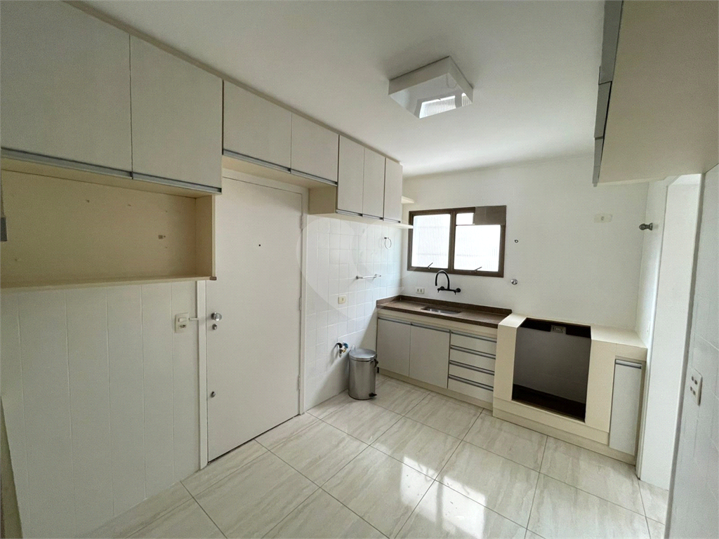 Charmoso Apartamento com 3 Dormitórios e 2 Varandas e 2 Vagas – Conforto e Tranquilidade na Melhor Região do Itaim Bibi 