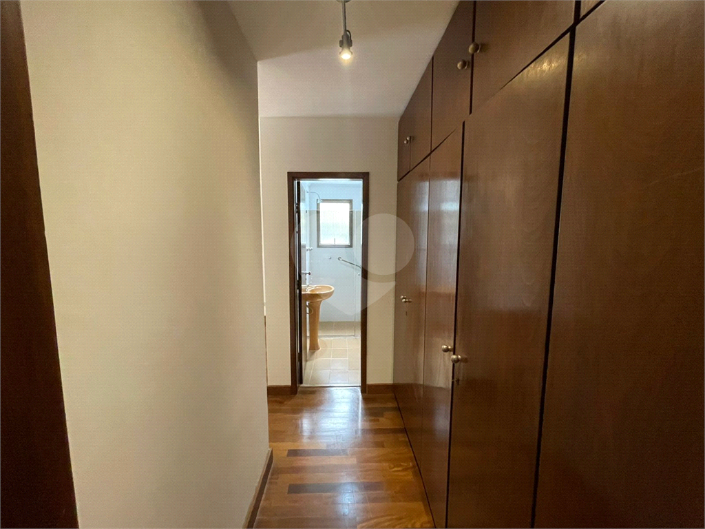 Charmoso Apartamento com 3 Dormitórios e 2 Varandas e 2 Vagas – Conforto e Tranquilidade na Melhor Região do Itaim Bibi 