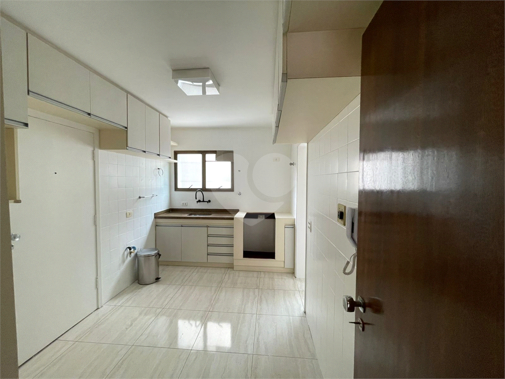 Charmoso Apartamento com 3 Dormitórios e 2 Varandas e 2 Vagas – Conforto e Tranquilidade na Melhor Região do Itaim Bibi 