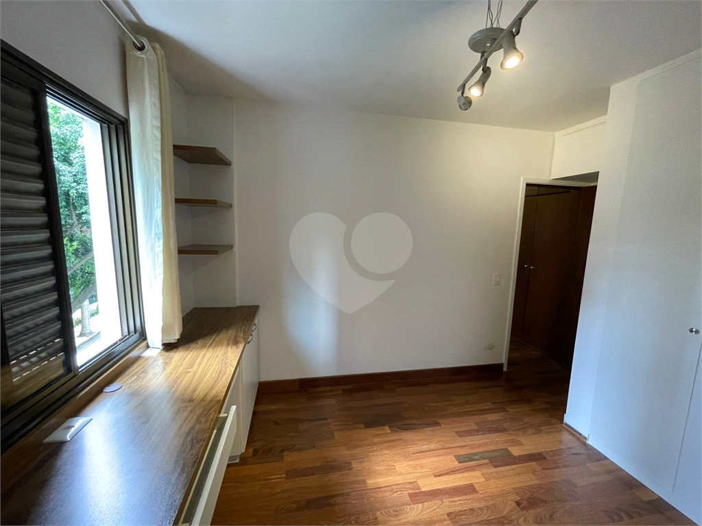 Charmoso Apartamento com 3 Dormitórios e 2 Varandas e 2 Vagas – Conforto e Tranquilidade na Melhor Região do Itaim Bibi 