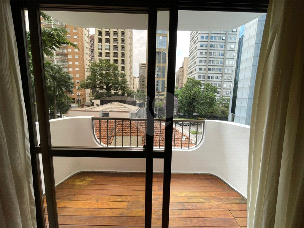 Charmoso Apartamento com 3 Dormitórios e 2 Varandas e 2 Vagas – Conforto e Tranquilidade na Melhor Região do Itaim Bibi 