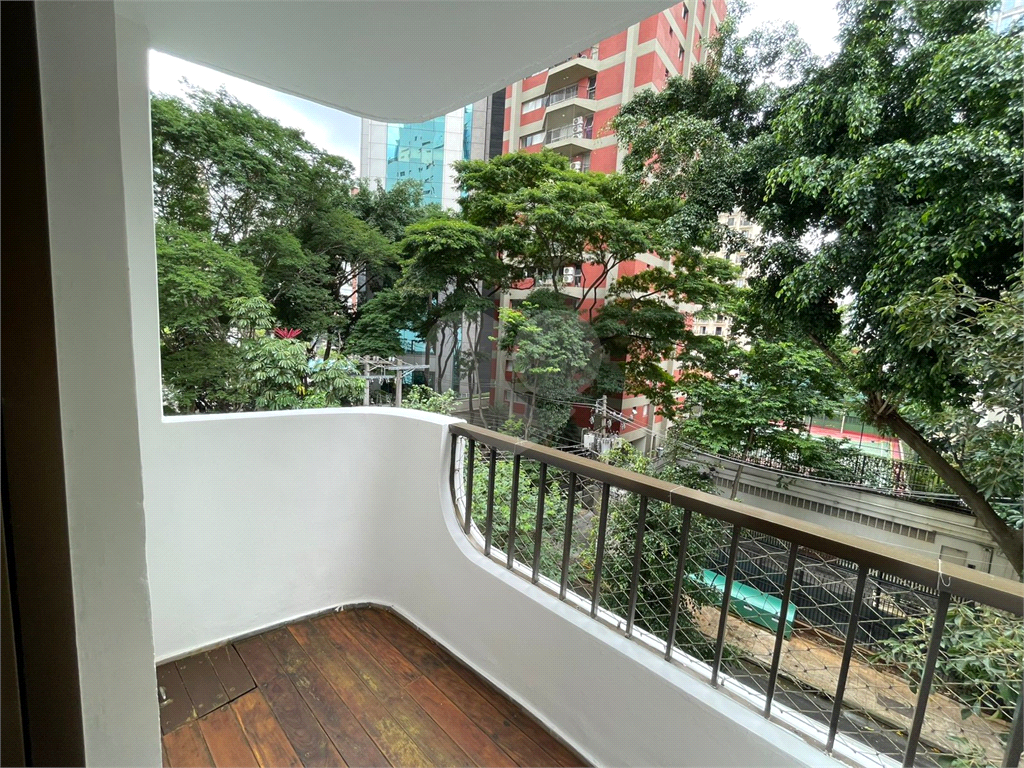 Charmoso Apartamento com 3 Dormitórios e 2 Varandas e 2 Vagas – Conforto e Tranquilidade na Melhor Região do Itaim Bibi 