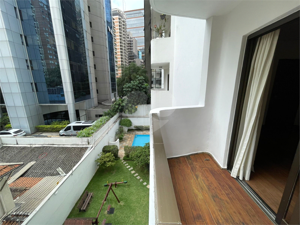 Charmoso Apartamento com 3 Dormitórios e 2 Varandas e 2 Vagas – Conforto e Tranquilidade na Melhor Região do Itaim Bibi 