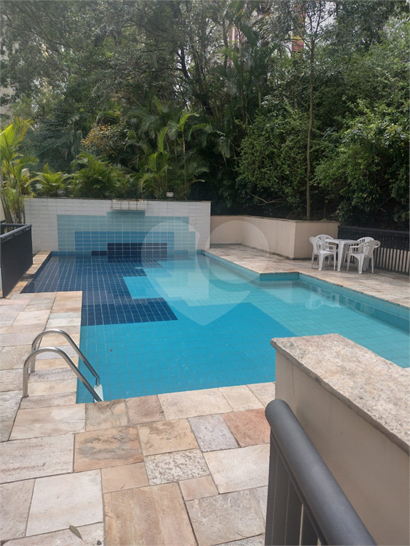 APARTAMENTO em MORUMBI