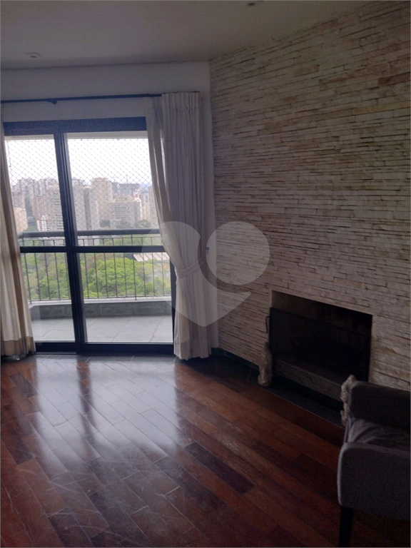 APARTAMENTO em MORUMBI