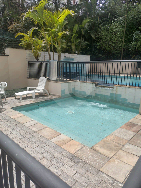 APARTAMENTO em MORUMBI