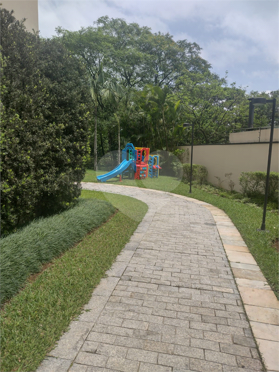 APARTAMENTO em MORUMBI