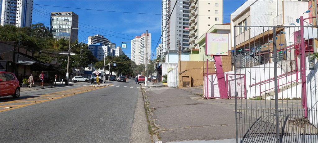 Sobrado 04 dormitórios, 03 banheiros, 2 salas a 500 m do metrô Vila Madalena