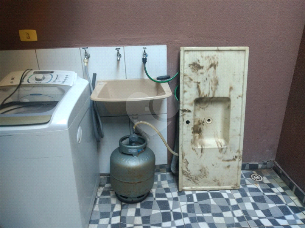 Condomínio com 2 dormitórios e 2 vagas