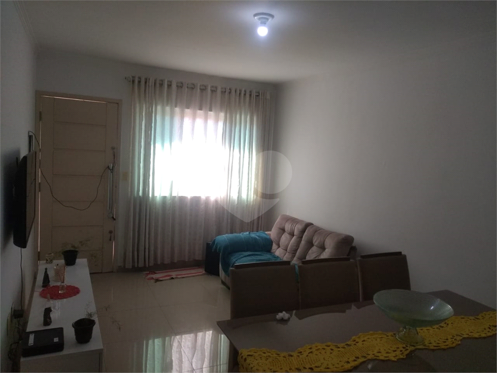 Condomínio com 2 dormitórios e 2 vagas