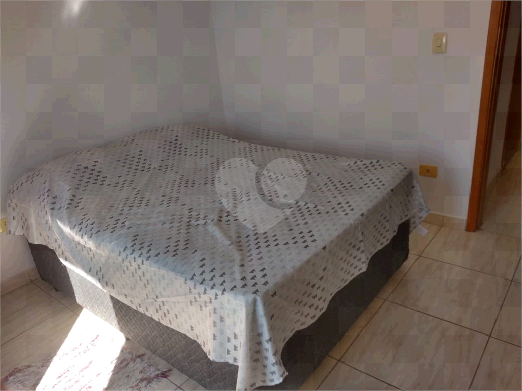 Condomínio com 2 dormitórios e 2 vagas