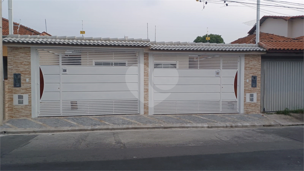 Casa totalmente térrea e novíssima com 3 dormitórios, sendo 1 suíte!