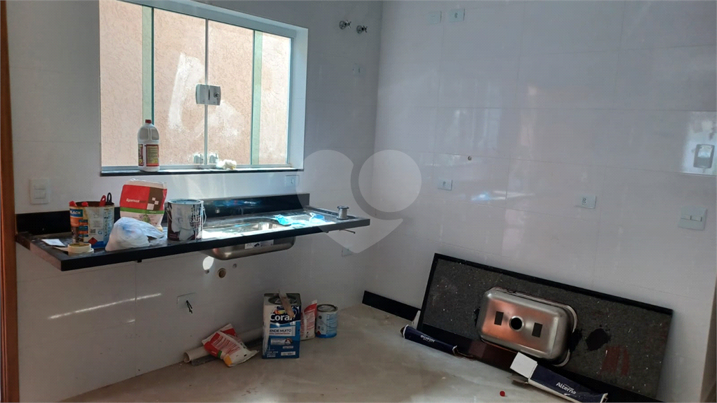 Casa totalmente térrea e novíssima com 3 dormitórios, sendo 1 suíte!