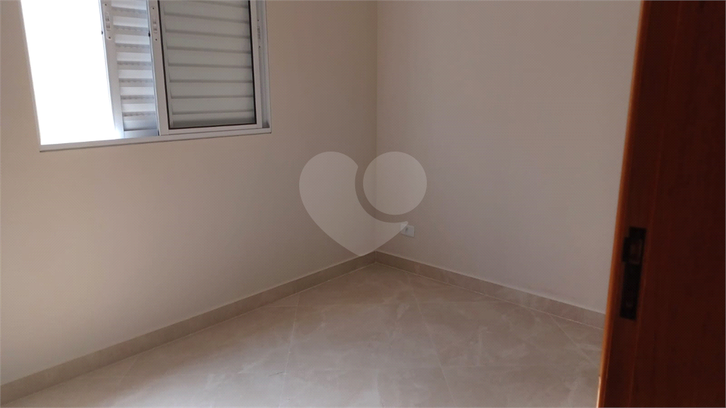 Casa totalmente térrea e novíssima com 3 dormitórios, sendo 1 suíte!
