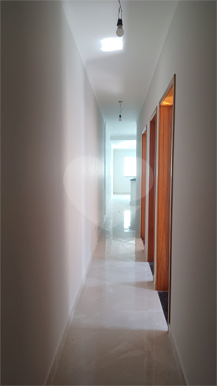 Casa totalmente térrea e novíssima com 3 dormitórios, sendo 1 suíte!