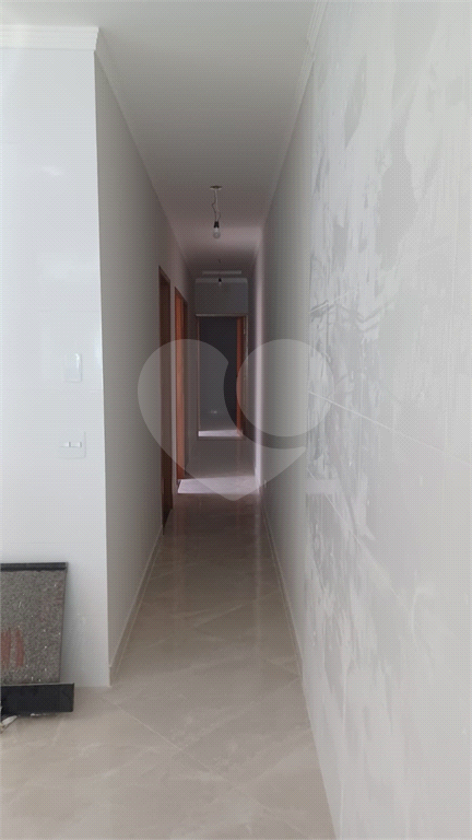 Casa totalmente térrea e novíssima com 3 dormitórios, sendo 1 suíte!