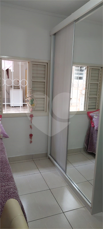 Casa Assobradada, com 03 dormitórios, sendo 01 suíte, 03 banheiros, 03 vagas e churrasqueira