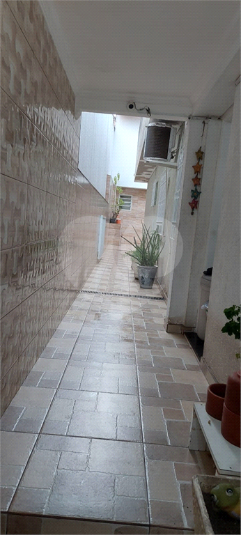 Casa Assobradada, com 03 dormitórios, sendo 01 suíte, 03 banheiros, 03 vagas e churrasqueira