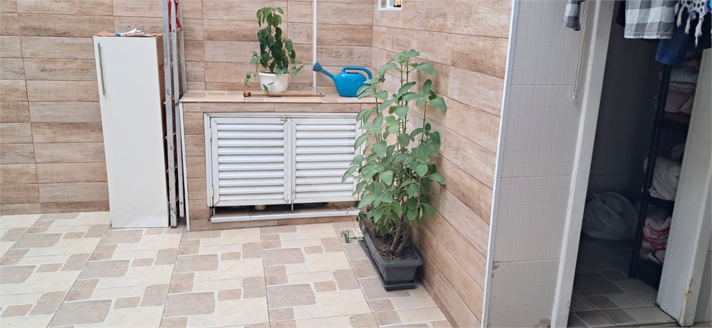 Casa Assobradada, com 03 dormitórios, sendo 01 suíte, 03 banheiros, 03 vagas e churrasqueira