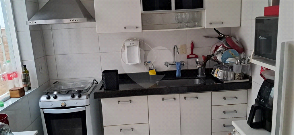 Casa Assobradada, com 03 dormitórios, sendo 01 suíte, 03 banheiros, 03 vagas e churrasqueira