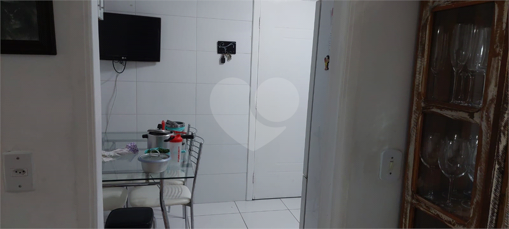 Casa Assobradada, com 03 dormitórios, sendo 01 suíte, 03 banheiros, 03 vagas e churrasqueira