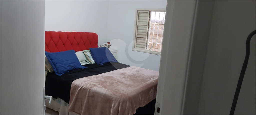 Casa Assobradada, com 03 dormitórios, sendo 01 suíte, 03 banheiros, 03 vagas e churrasqueira