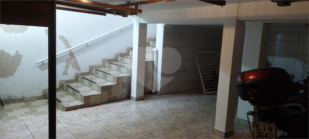 Casa Assobradada, com 03 dormitórios, sendo 01 suíte, 03 banheiros, 03 vagas e churrasqueira