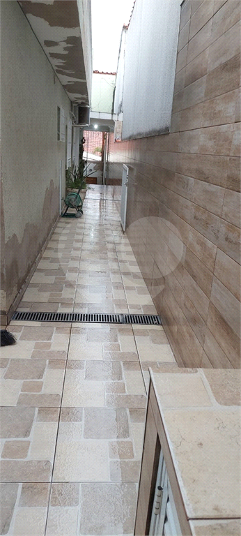 Casa Assobradada, com 03 dormitórios, sendo 01 suíte, 03 banheiros, 03 vagas e churrasqueira