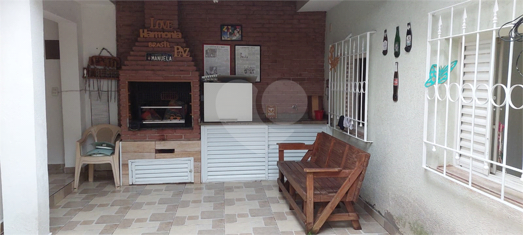 Casa Assobradada, com 03 dormitórios, sendo 01 suíte, 03 banheiros, 03 vagas e churrasqueira