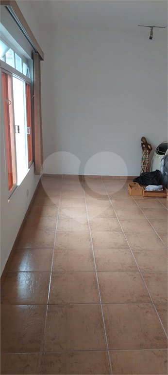 Casa Assobradada, com 03 dormitórios, sendo 01 suíte, 03 banheiros, 03 vagas e churrasqueira