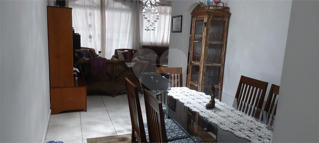 Casa Assobradada, com 03 dormitórios, sendo 01 suíte, 03 banheiros, 03 vagas e churrasqueira