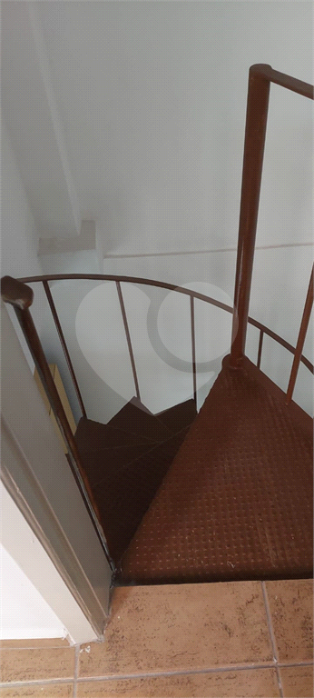 Casa Assobradada, com 03 dormitórios, sendo 01 suíte, 03 banheiros, 03 vagas e churrasqueira