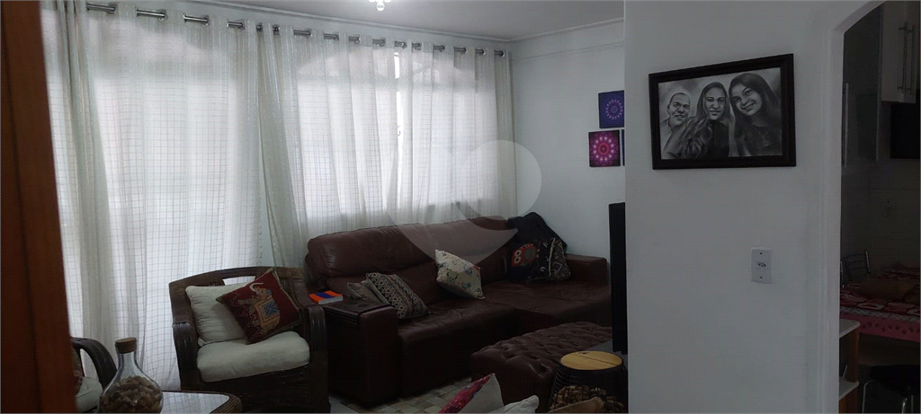 Casa Assobradada, com 03 dormitórios, sendo 01 suíte, 03 banheiros, 03 vagas e churrasqueira