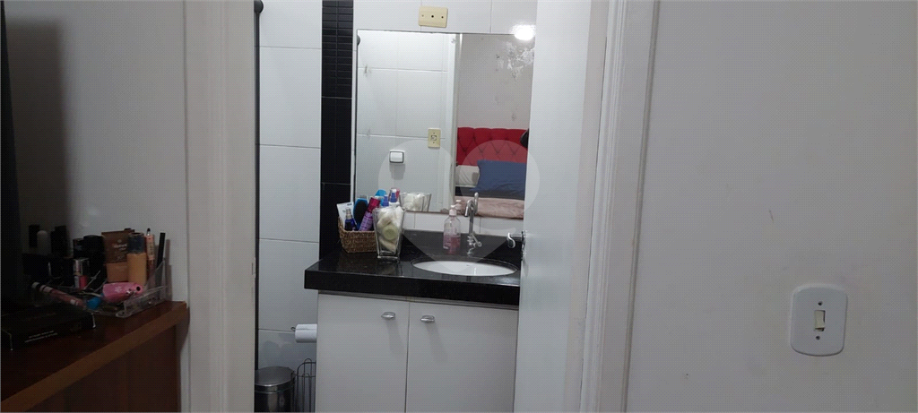 Casa Assobradada, com 03 dormitórios, sendo 01 suíte, 03 banheiros, 03 vagas e churrasqueira