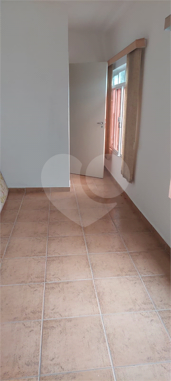 Casa Assobradada, com 03 dormitórios, sendo 01 suíte, 03 banheiros, 03 vagas e churrasqueira